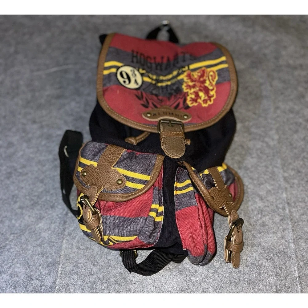 Harry Potter Hogwarts Alumni Gryffindor Sling Backpack Red Gold Striped‎ Canvas
